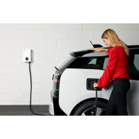   Munkadíj - Elektromos autó töltő telepítése, üzemeltetése, karbantartása